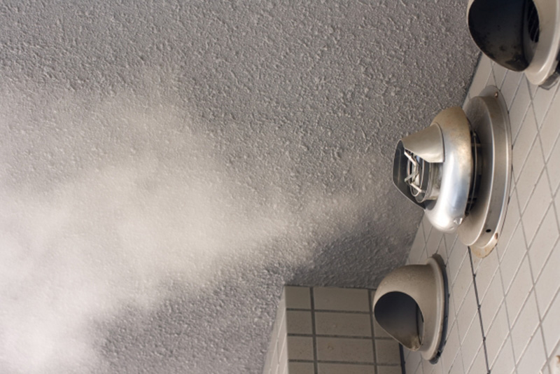 排気口・排気トップから白煙が出ている