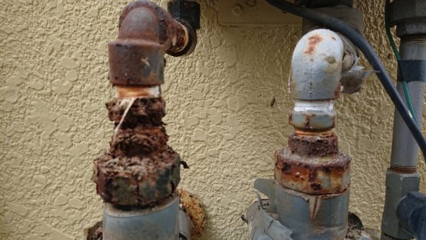 給湯配管の経年劣化による水漏れ