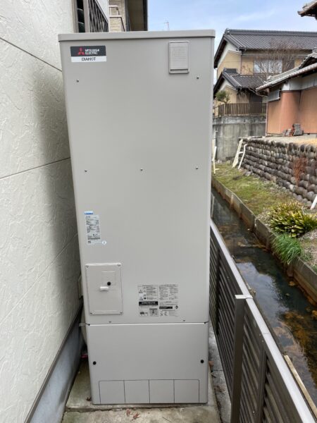 三重県桑名市でエコキュート交換　『HHP-AT464HATR』から『SRT-S375U』への交換施工事例