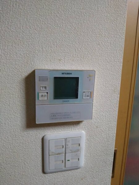 兵庫県尼崎市　エコキュート交換工事　￥429，000（税込）三菱『SRT-HPT37W4』⇒ダイキン『EQ37WFV』