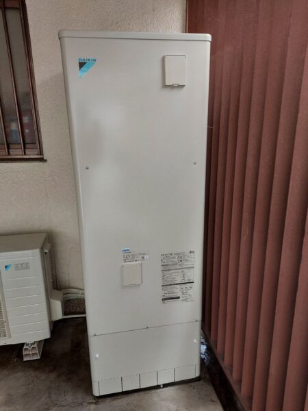 兵庫県尼崎市　エコキュート交換工事　￥429，000（税込）三菱『SRT-HPT37W4』⇒ダイキン『EQ37WFV』