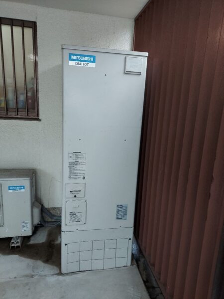 兵庫県尼崎市　エコキュート交換工事　￥429，000（税込）三菱『SRT-HPT37W4』⇒ダイキン『EQ37WFV』