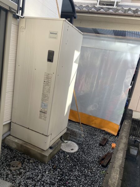 大阪府南河内郡　電気温水器からエコキュート交換工事　￥407,000（税込）National『DH-37G3QUBA』⇒ダイキン『EQN46WFV』