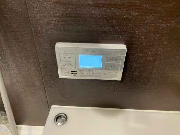 大阪府南河内郡　電気温水器からエコキュート交換工事　￥407,000（税込）National『DH-37G3QUBA』⇒ダイキン『EQN46WFV』