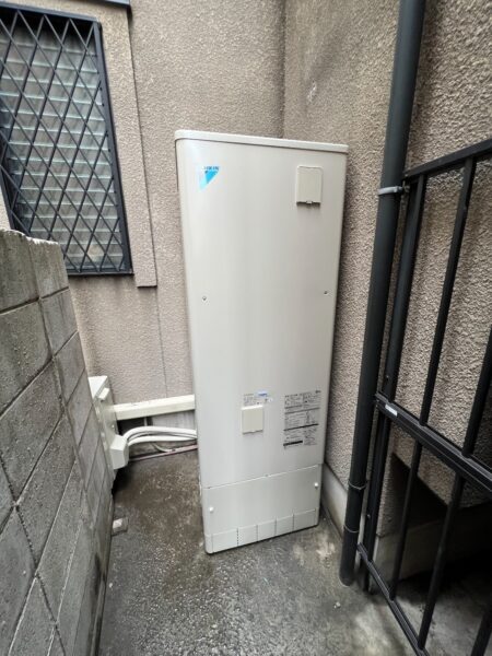 大阪府東大阪市  エコキュート交換工事　￥396，000（税込）ダイキン『TU37GVFV』⇒ダイキン『EQ37WFV』
