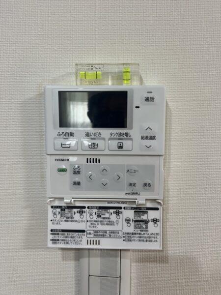 大阪府吹田市　電気温水器からエコキュート交換工事　￥352，000（税込）日立『BE-F56CWU』⇒日立『BHP-F37UU』