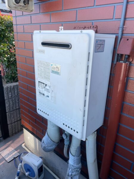 兵庫県明石市　ノーリツガス給湯器交換工事￥253，000（税込）ノーリツ『GT-2450SAWX』⇒ノーリツ『GT-C2462PAWX-2 BL』｜株式会社ミズテック