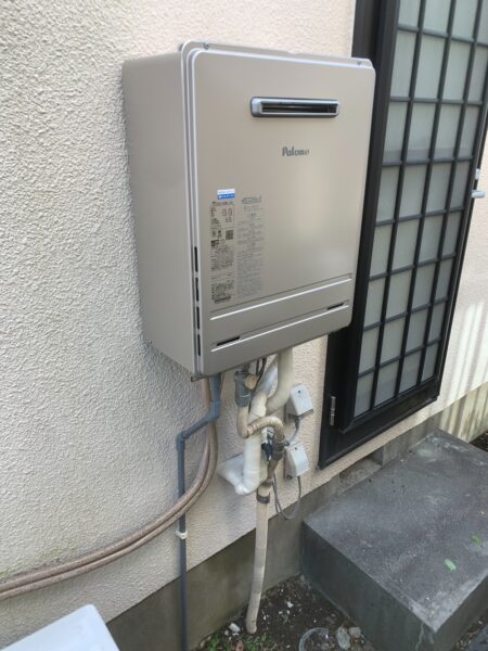 神奈川県横浜市　パロマガス給湯器交換工事￥165,000（税込）リンナイ『RUF-VS2005SAW』⇒パロマ『FH-E2011SAWL』｜株式会社ミズテック