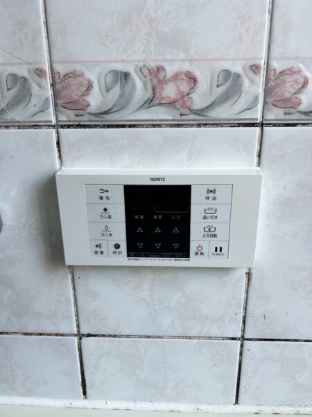 千葉県千葉市　ガス給湯器交換工事　176,000円　ノーリツ『GT-C2452SAWX』⇒ノーリツ『GT-C2462SAWX-2BL』