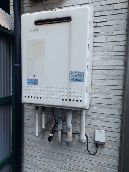 大阪府大阪市　ノーリツガス給湯器交換工事￥143，000（税込）ノーリツ『型式不明』⇒ノーリツ『GT-2060SAWX-2 BL』｜株式会社ミズテック