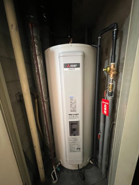 大阪府大阪市　電気温水器交換工事　￥275，000（税込）三菱『GR-3736C』⇒三菱『SRG-375G』