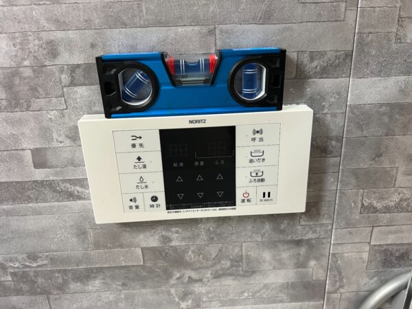 兵庫県尼崎市　ガス給湯器交換工事　176，000円　ノーリツ『GT-C2452AWX』⇒ノーリツ『GT-C2462AWX-2 BL』