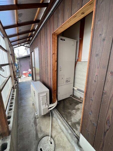 滋賀県守山市　電気温水器からエコキュート交換工事　￥363，000（税込）三菱『SRT-4668WFU-BL』⇒三菱『SRT-W375』