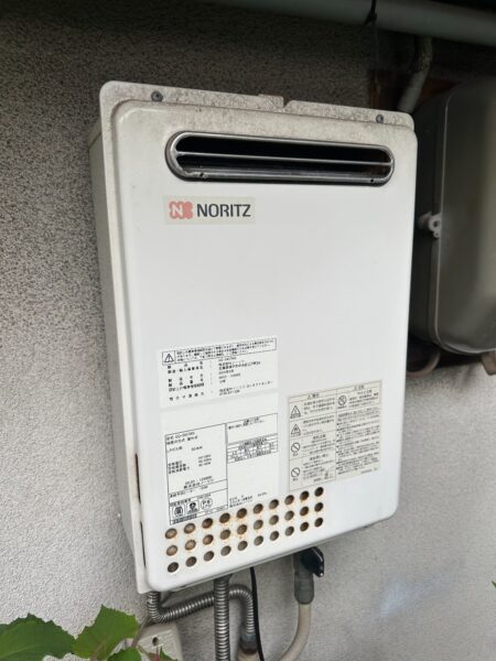 大阪府岸和田市　業務用給湯器交換工事￥132，000（税込）ノーリツ『GQ-2437WS』⇒リンナイ『RUXC-A2400W』