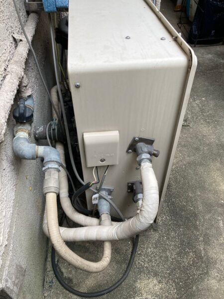 大阪府寝屋川市市　ガス給湯器交換工事　￥170，500　リンナイ『RFS-A2000SA』⇒リンナイ『RUF-A2003SAG（B）』