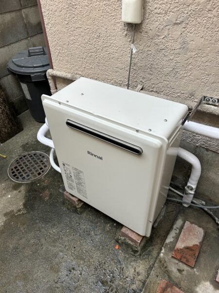 大阪府寝屋川市市　ガス給湯器交換工事　￥170，500　リンナイ『RFS-A2000SA』⇒リンナイ『RUF-A2003SAG（B）』