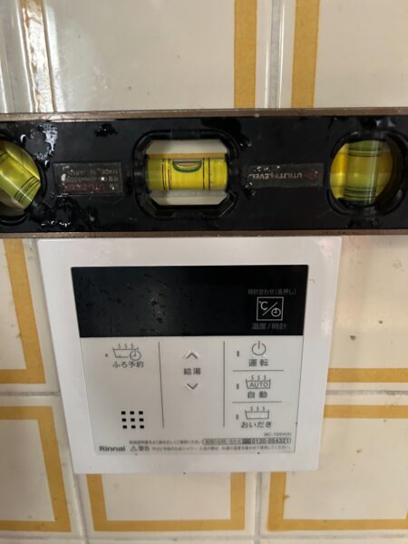 大阪府寝屋川市市　ガス給湯器交換工事　￥170，500　リンナイ『RFS-A2000SA』⇒リンナイ『RUF-A2003SAG（B）』