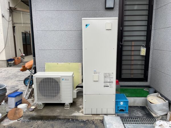 滋賀県草津市　エコキュート交換工事　￥396，000（税込）長府『型式不明』⇒ダイキン『EQ37WFV』