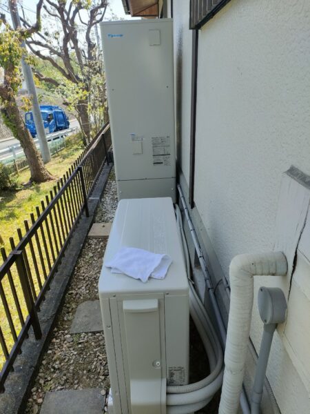 兵庫県神戸市　エコキュート交換工事　￥385，000（税込）長府『型式不明』⇒ダイキン『EQN37XV』
