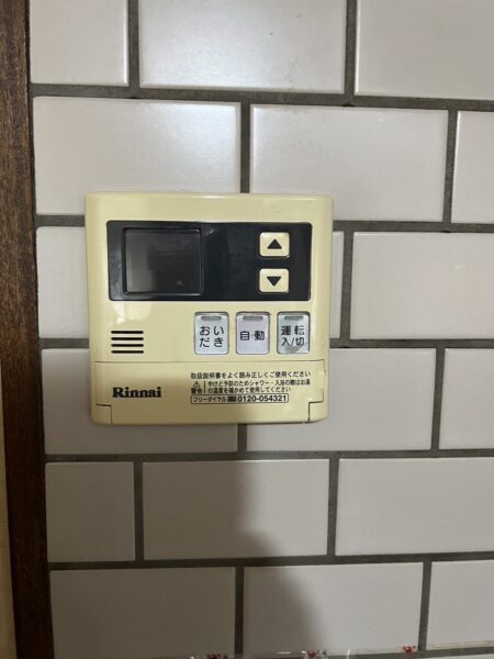 兵庫県加古川市　ガス給湯器交換工事　￥176，000　リンナイ『RFS-K2001SA』⇒リンナイ『RUF-A2003SAG（B）』