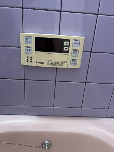 兵庫県加古川市　ガス給湯器交換工事　￥176，000　リンナイ『RFS-K2001SA』⇒リンナイ『RUF-A2003SAG（B）』