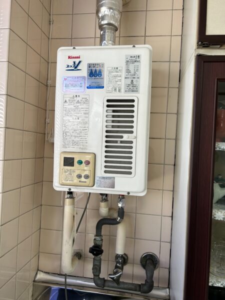 大阪府大阪市　リンナイガス給湯専用給湯器交換工事￥104，500（税込）リンナイ『型式不明』⇒リンナイ『RUX-V1615SWFA（B）-E』