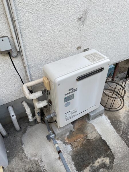 兵庫県神戸市　ガス給湯専用器交換工事￥121，000（税込）ノーリツ『GQ-2437RX』⇒リンナイ『RUX-A2403G』