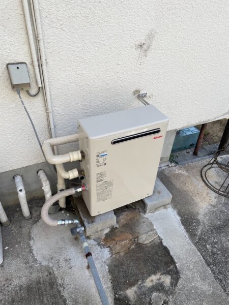 兵庫県神戸市　ガス給湯専用器交換工事￥121，000（税込）ノーリツ『GQ-2437RX』⇒リンナイ『RUX-A2403G』