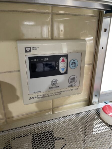 兵庫県神戸市　ガス給湯専用器交換工事￥121，000（税込）ノーリツ『GQ-2437RX』⇒リンナイ『RUX-A2403G』