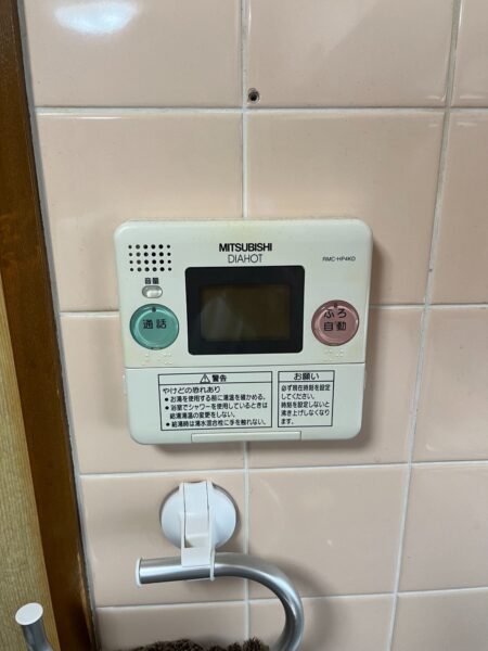 大阪府羽曳野市　電気温水器からエコキュート交換工事　￥396，000（税込）三菱『SRT-HP464WF』⇒日立『BHP-F46TU』