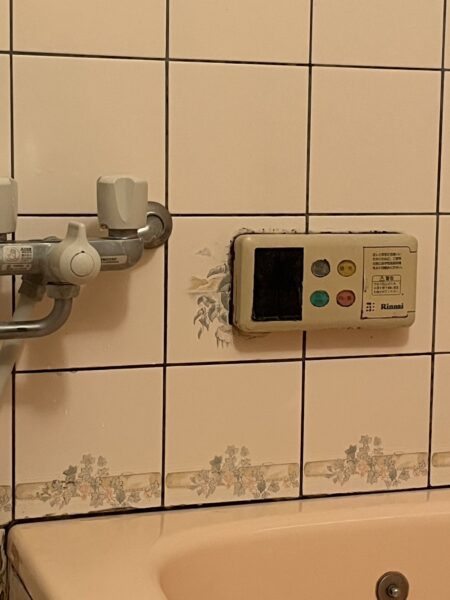 大阪府大阪市　リンナイ給湯器交換工事￥165，000（税込）リンナイ『型式不明』⇒リンナイ『RUF-A2405AW』