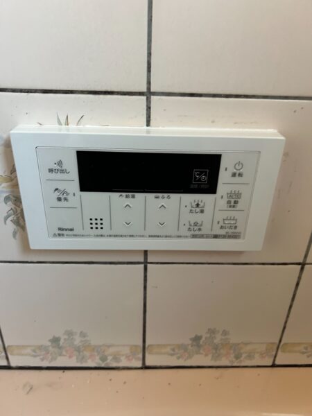 大阪府大阪市　リンナイ給湯器交換工事￥165，000（税込）リンナイ『型式不明』⇒リンナイ『RUF-A2405AW』