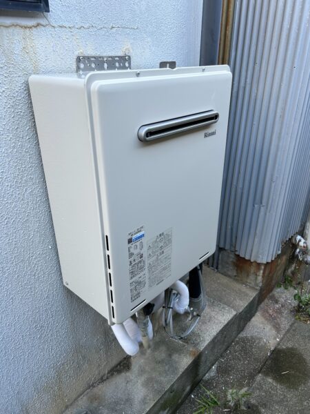 大阪府大阪市　リンナイ給湯器交換工事￥165，000（税込）リンナイ『型式不明』⇒リンナイ『RUF-A2405AW』