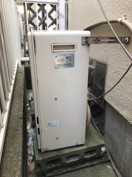 大阪府泉大津市　ガスふろ給湯器交換工事￥176，000（税込）リンナイ『RFS-K2401SA』⇒リンナイ『RUF-E2405SAG（B）』