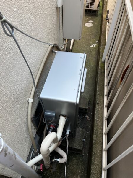 大阪府泉大津市　ガスふろ給湯器交換工事￥176，000（税込）リンナイ『RFS-K2401SA』⇒リンナイ『RUF-E2405SAG（B）』