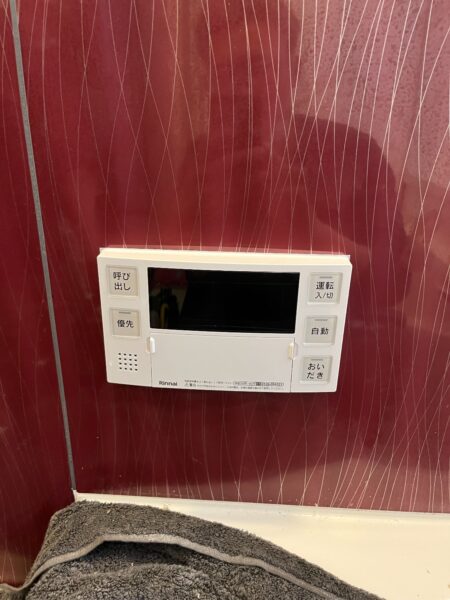 大阪府泉大津市　ガスふろ給湯器交換工事￥176，000（税込）リンナイ『RFS-K2401SA』⇒リンナイ『RUF-E2405SAG（B）』