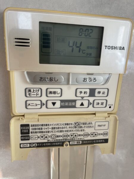 大阪府堺市　電気温水器からエコキュート交換工事　￥440，000（税込）東芝『HPT-2TFB466SRAU』⇒ダイキン『EQN46XFV』