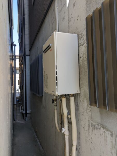 大阪府門真市　ガスふろ給湯器交換工事￥146，300（税込）リンナイ『RUF-V2001SAW』⇒リンナイ『RUF-205SAW』