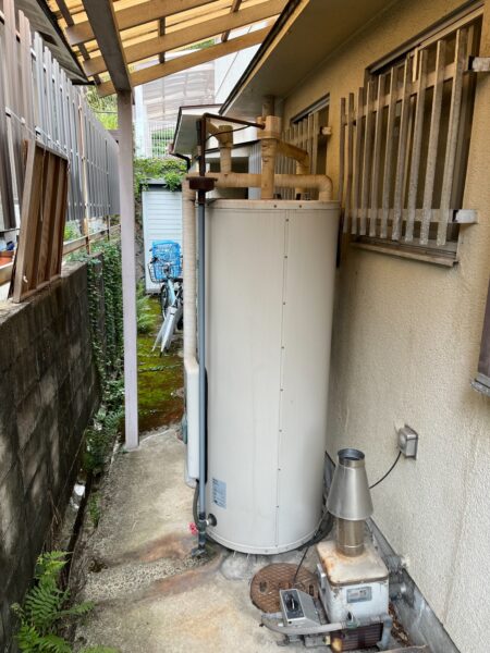 大阪府高槻市　電気温水器交換工事　￥286，000（税込）National『DH-370T1R』⇒三菱『SRG-375G』