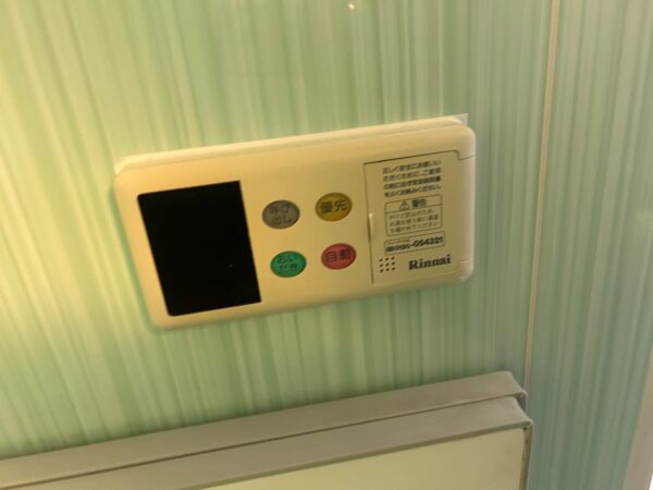 千葉県千葉市　ガス給湯器交換工事　￥160,480円　リンナイ『RUF-V1615SAT』⇒リンナイ『RUF-A2005SAT(B)』
