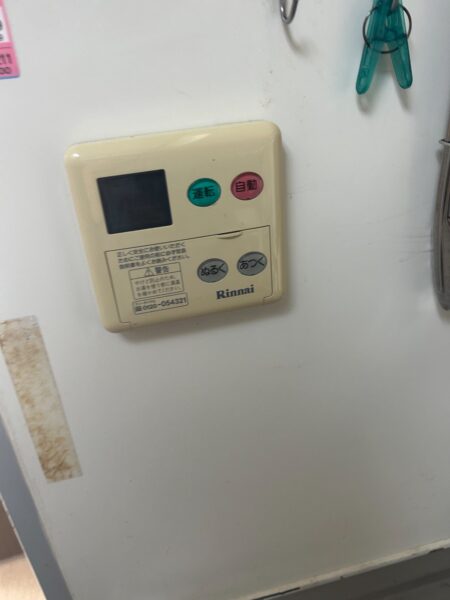 千葉県千葉市　ガス給湯器交換工事　￥160,480円　リンナイ『RUF-V1615SAT』⇒リンナイ『RUF-A2005SAT(B)』