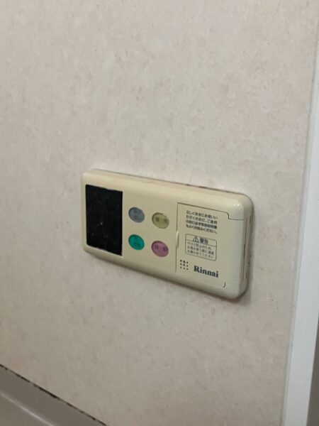 兵庫県川西市　ガスふろ給湯器交換工事￥176，000（税込）リンナイ『RUF-V2400SAW』⇒リンナイ『RUF-E2406AW』