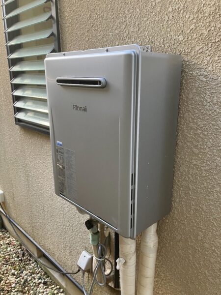 兵庫県川西市　ガスふろ給湯器交換工事￥176，000（税込）リンナイ『RUF-V2400SAW』⇒リンナイ『RUF-E2406AW』