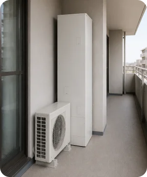 大阪市平野区のマンション共用廊下に設置されたエコキュート