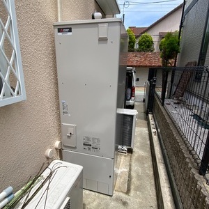 兵庫県西宮市　電気温水器からエコキュート交換工事　￥363，000（税込）日立『型式不明』⇒三菱『SRT-W375』